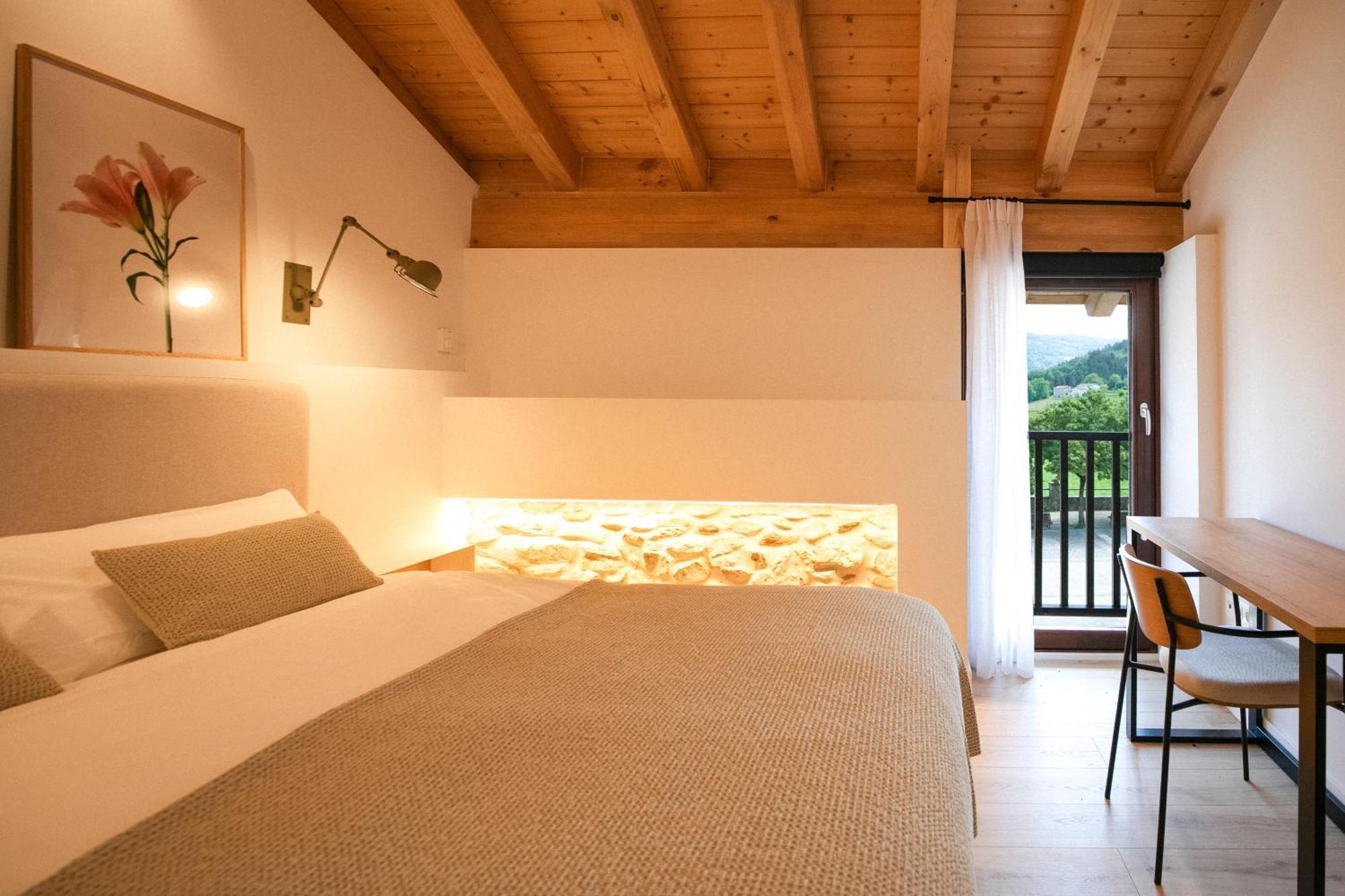 Altzoko Ostatua Hotel Aozo ภายนอก รูปภาพ